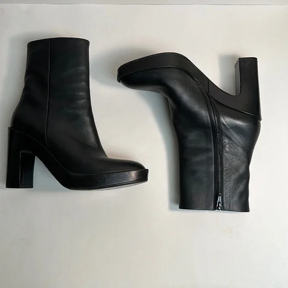Balenciaga Black Leather Heel Boots - Picture 3 of 11